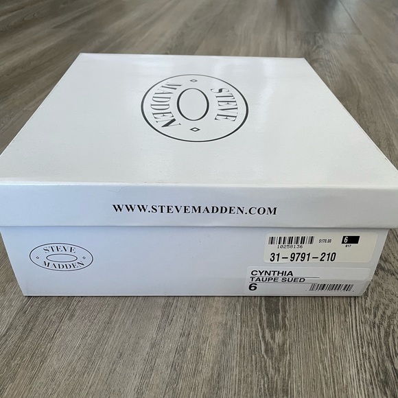 Steve Madden Cynthia Bootie - Picture 4 of 7